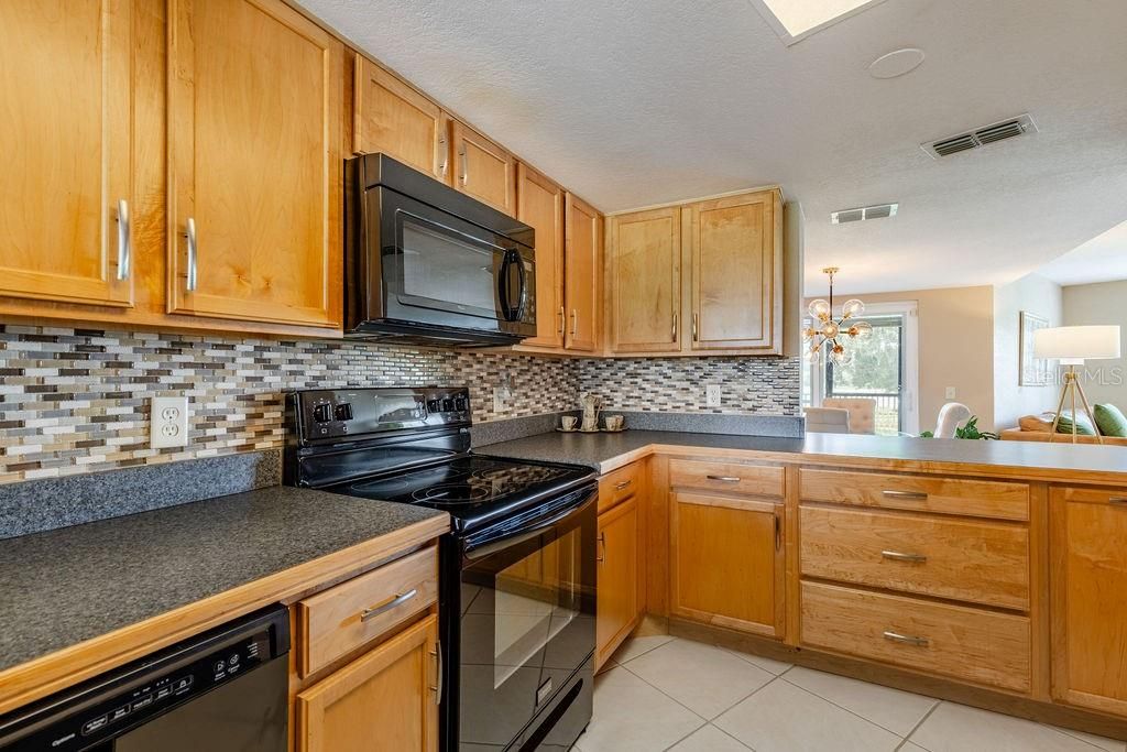 For Sale: $179,900 (2 beds, 2 baths, 1165 Square Feet)