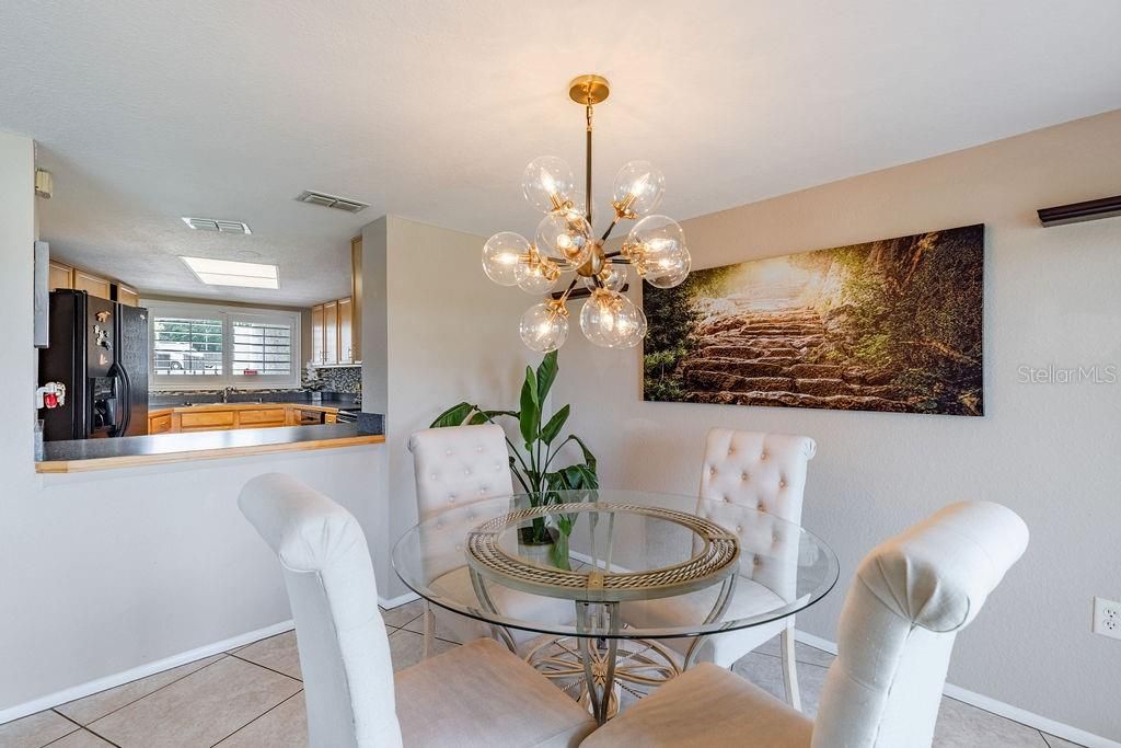 For Sale: $179,900 (2 beds, 2 baths, 1165 Square Feet)
