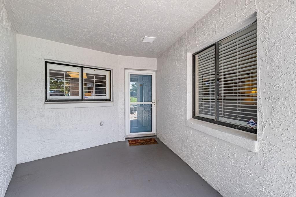 For Sale: $179,900 (2 beds, 2 baths, 1165 Square Feet)