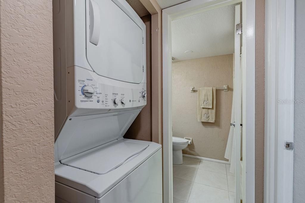 For Sale: $179,900 (2 beds, 2 baths, 1165 Square Feet)
