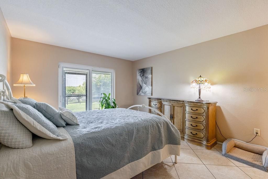For Sale: $179,900 (2 beds, 2 baths, 1165 Square Feet)