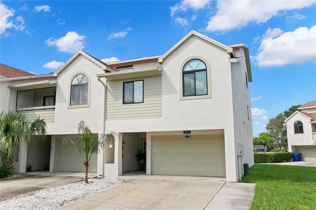 For Sale: $525,000 (3 beds, 3 baths, 2096 Square Feet)