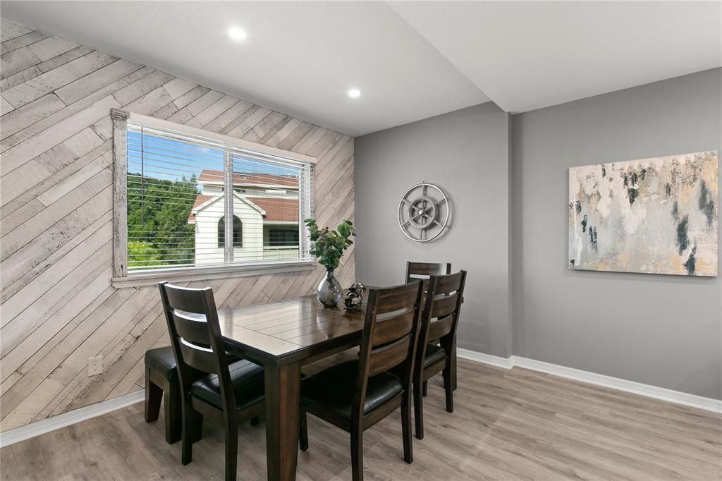 For Sale: $525,000 (3 beds, 3 baths, 2096 Square Feet)