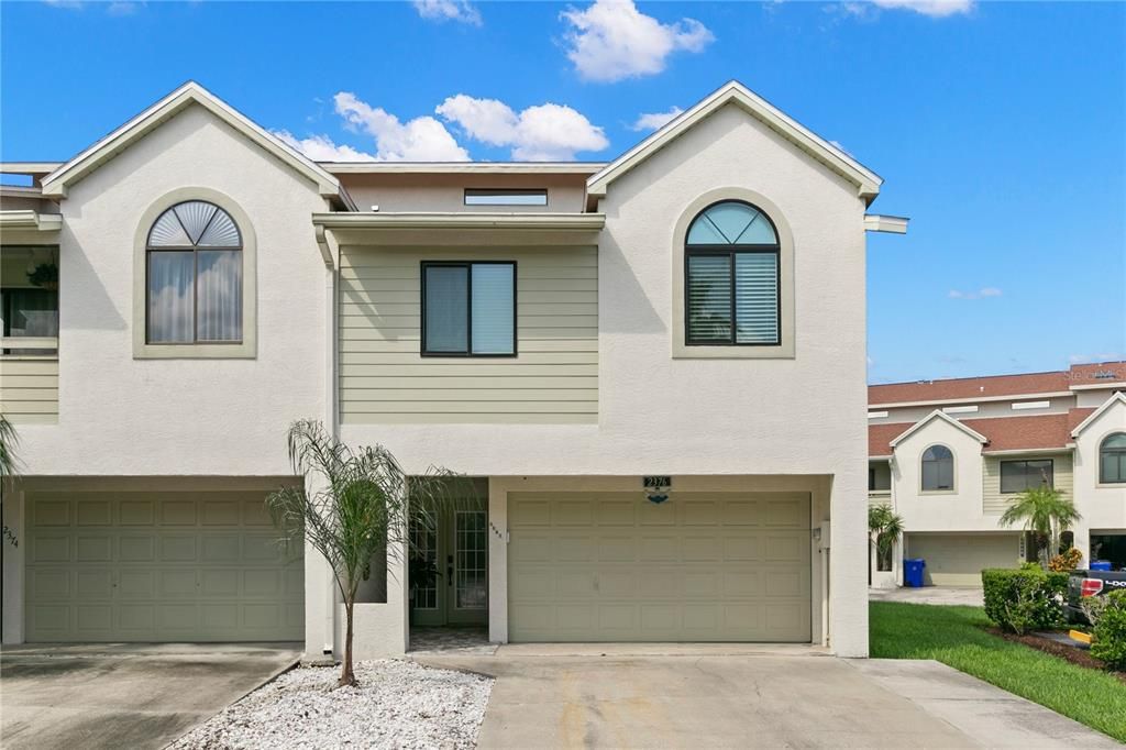 For Sale: $525,000 (3 beds, 3 baths, 2096 Square Feet)