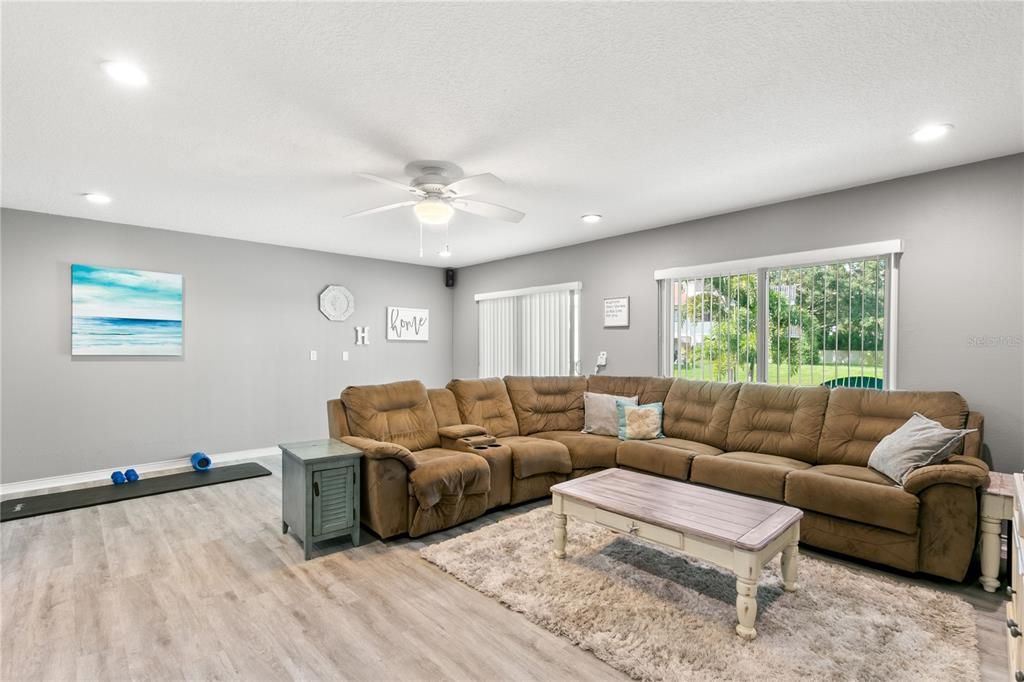 For Sale: $525,000 (3 beds, 3 baths, 2096 Square Feet)