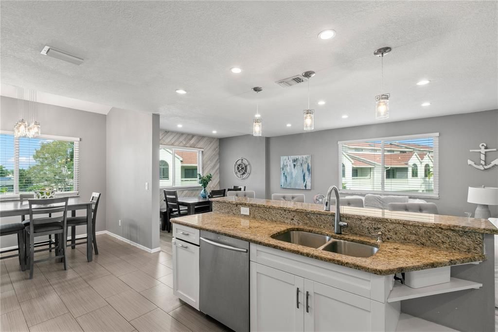 For Sale: $525,000 (3 beds, 3 baths, 2096 Square Feet)