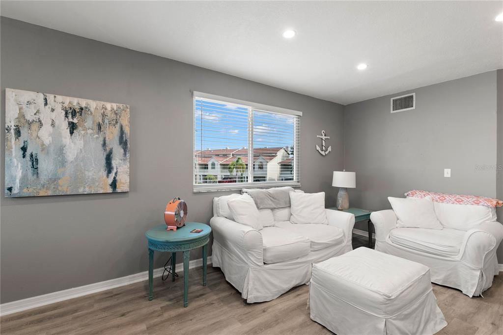 For Sale: $525,000 (3 beds, 3 baths, 2096 Square Feet)