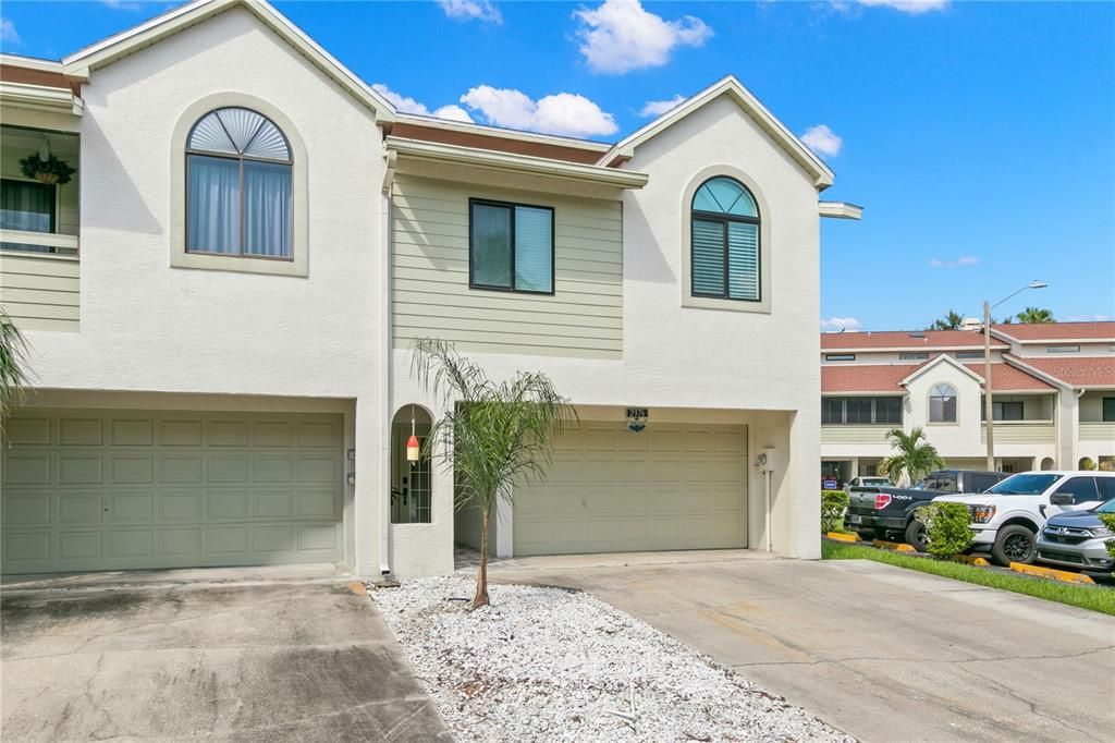 For Sale: $525,000 (3 beds, 3 baths, 2096 Square Feet)