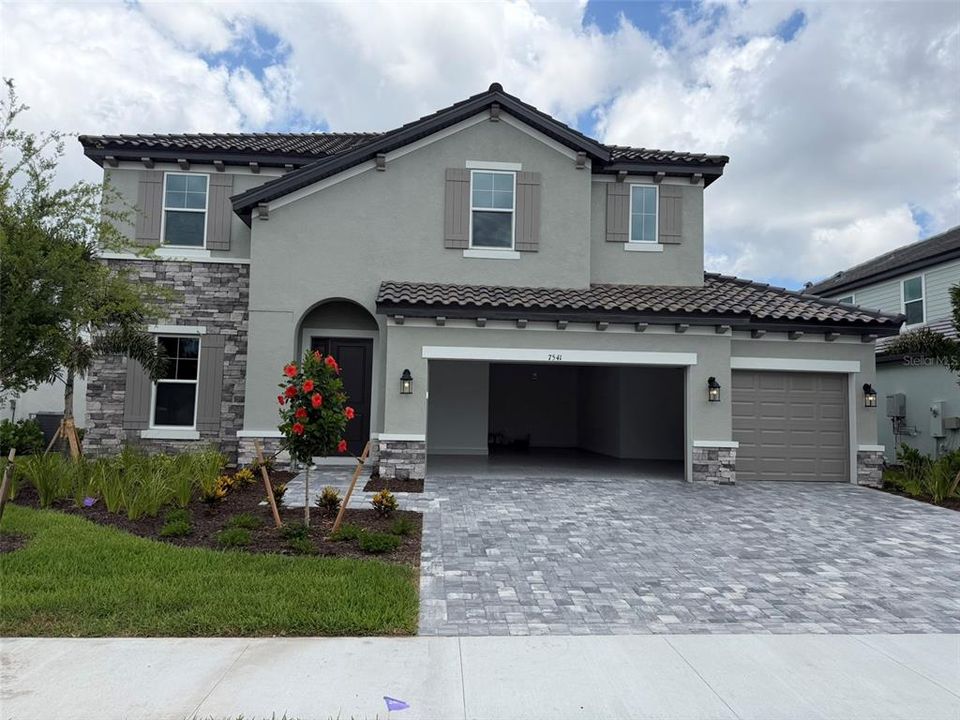 Recently Sold: $919,000 (5 beds, 4 baths, 3762 Square Feet)
