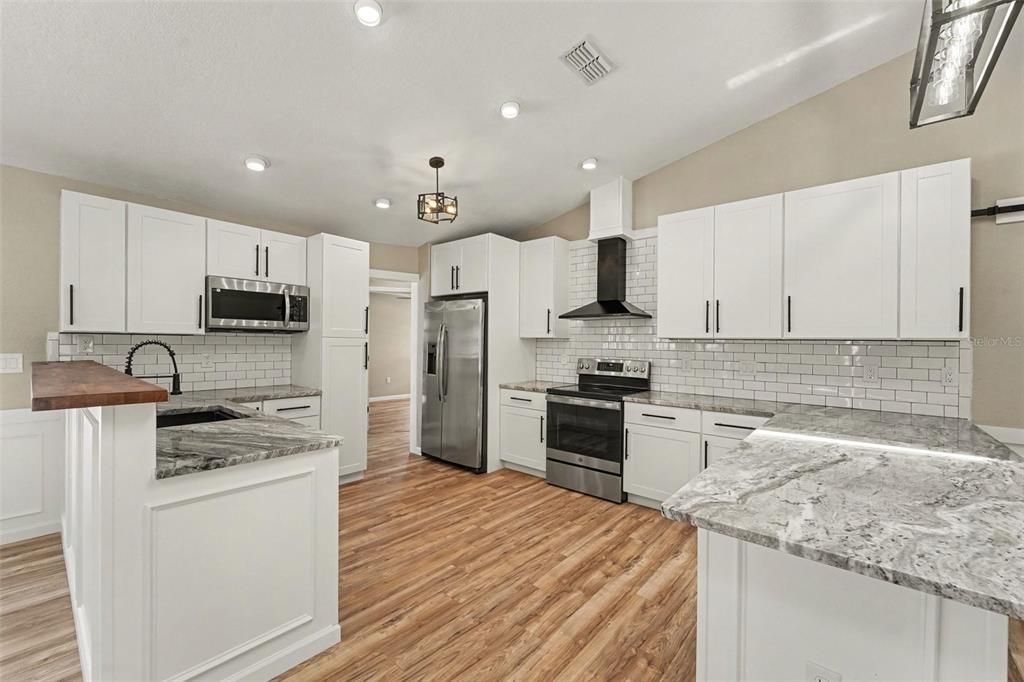 For Sale: $419,900 (3 beds, 2 baths, 1985 Square Feet)