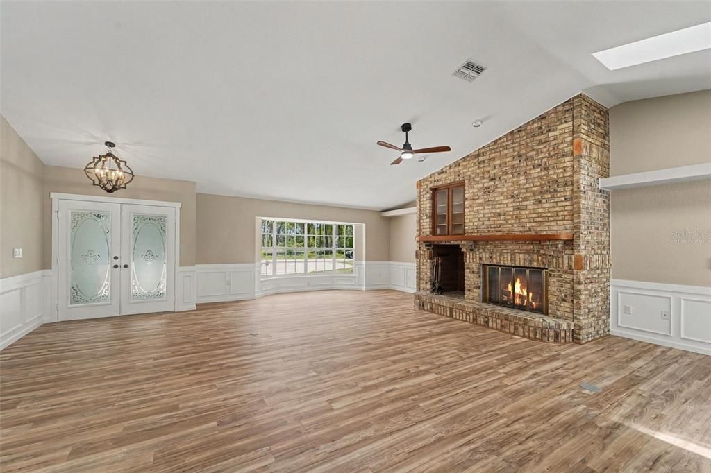 For Sale: $419,900 (3 beds, 2 baths, 1985 Square Feet)