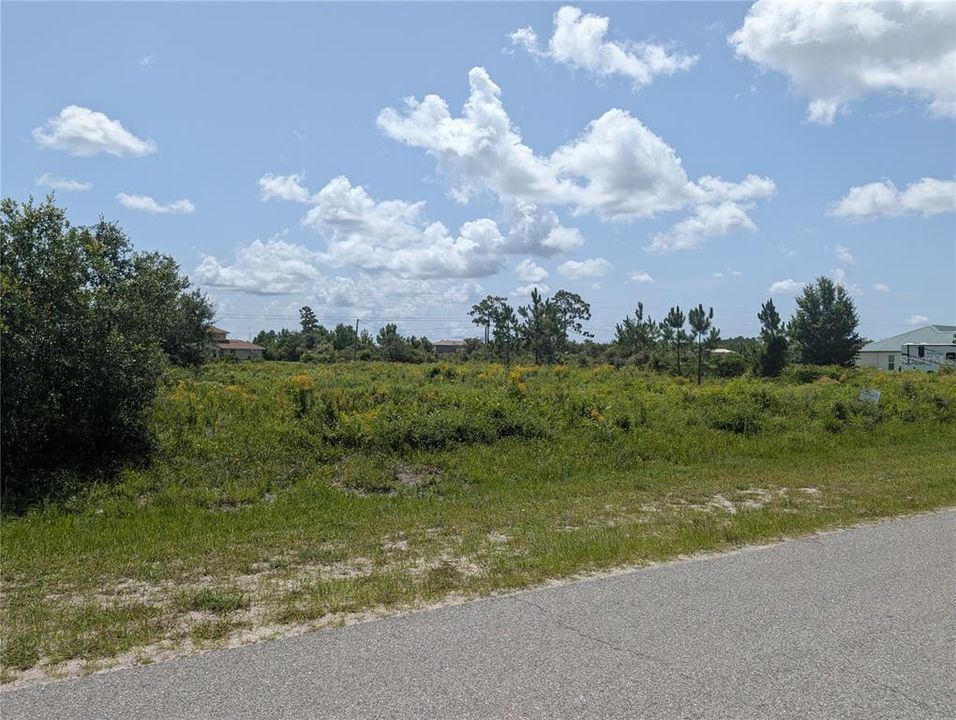 待售: $21,900 (0.52 acres)