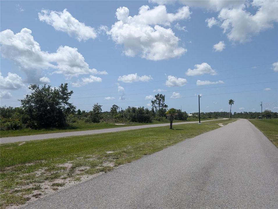 待售: $21,900 (0.52 acres)