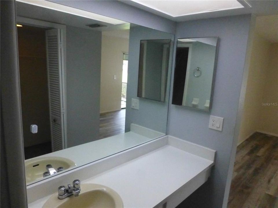 В аренду: $1,850 (2 спален, 2 ванн, 1094 Квадратных фут)
