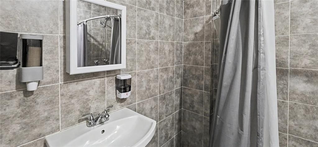 En Venta: $250,000 (3 camas, 2 baños, 1296 Pies cuadrados)