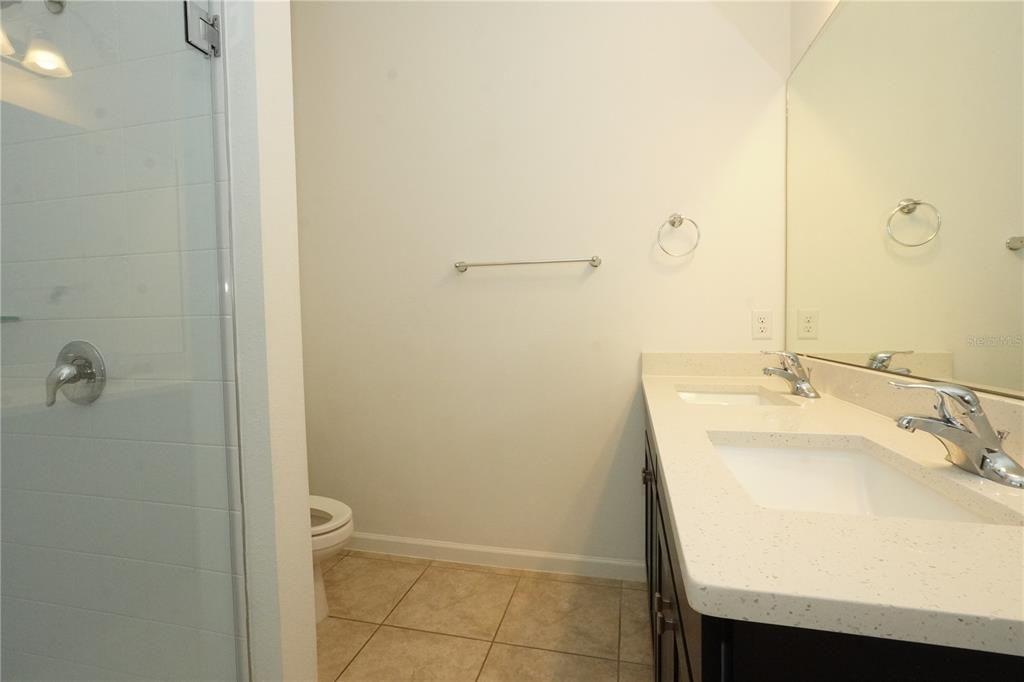 В аренду: $2,200 (4 спален, 2 ванн, 1601 Квадратных фут)