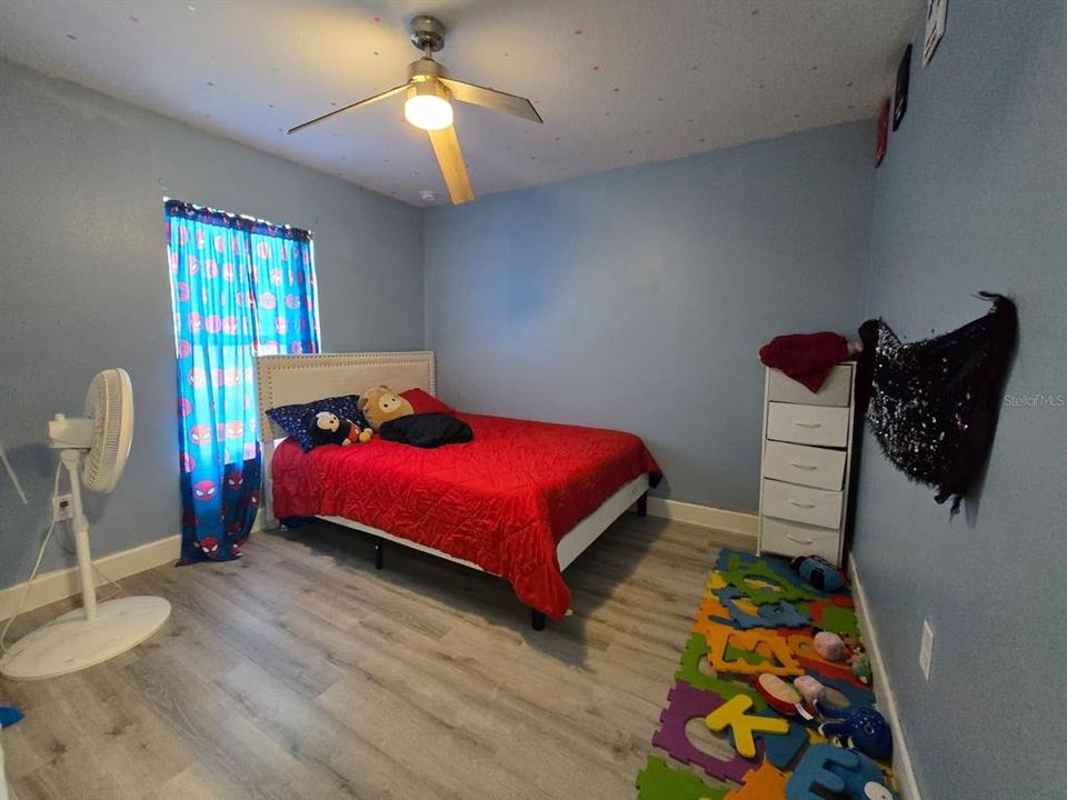 For Sale: $215,000 (3 beds, 2 baths, 1270 Square Feet)