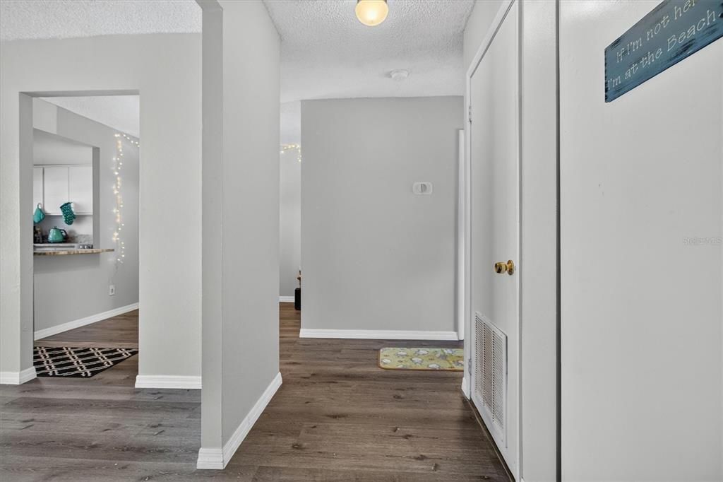 For Sale: $100,000 (1 beds, 1 baths, 680 Square Feet)