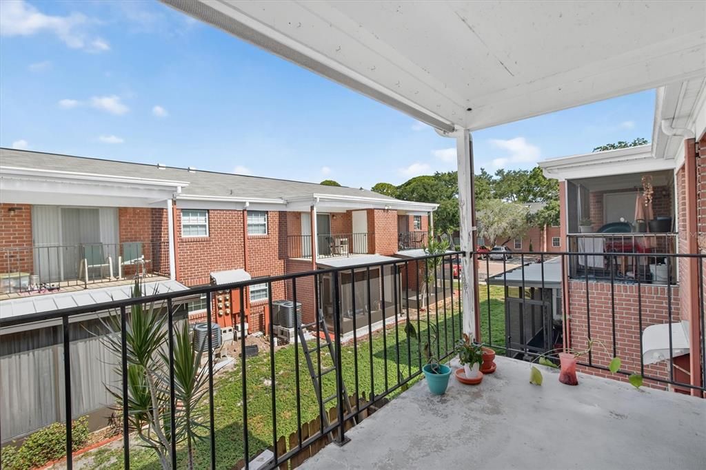 For Sale: $100,000 (1 beds, 1 baths, 680 Square Feet)