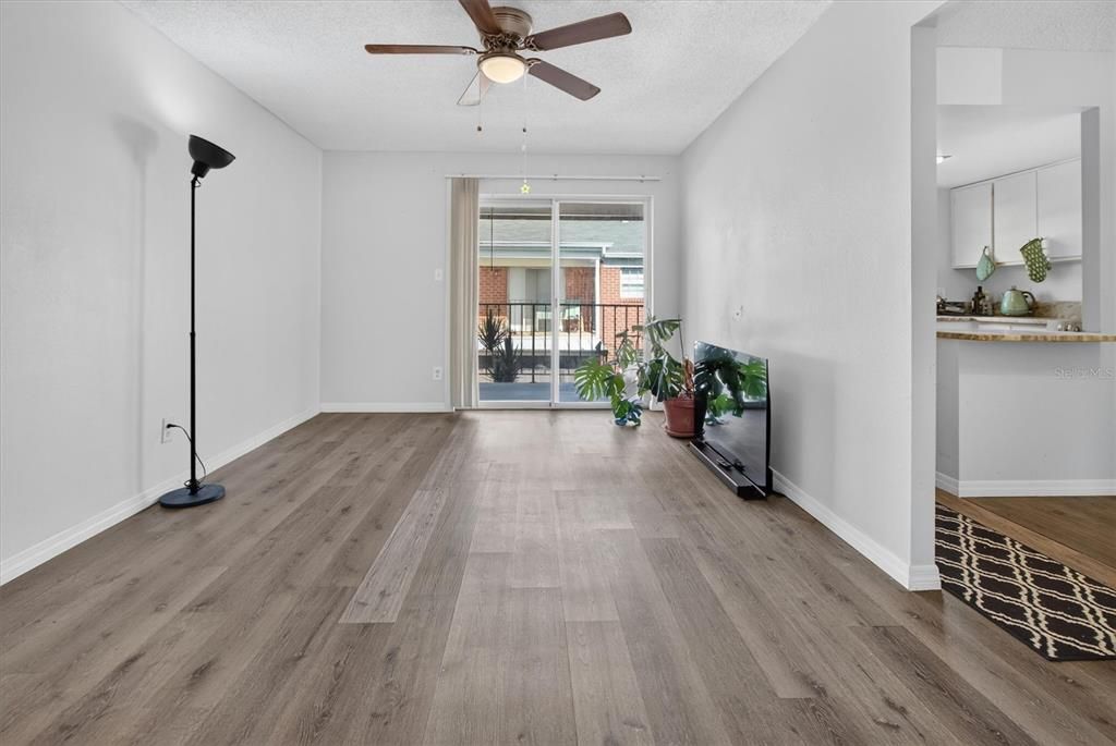 For Sale: $100,000 (1 beds, 1 baths, 680 Square Feet)