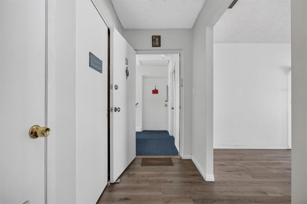 For Sale: $100,000 (1 beds, 1 baths, 680 Square Feet)