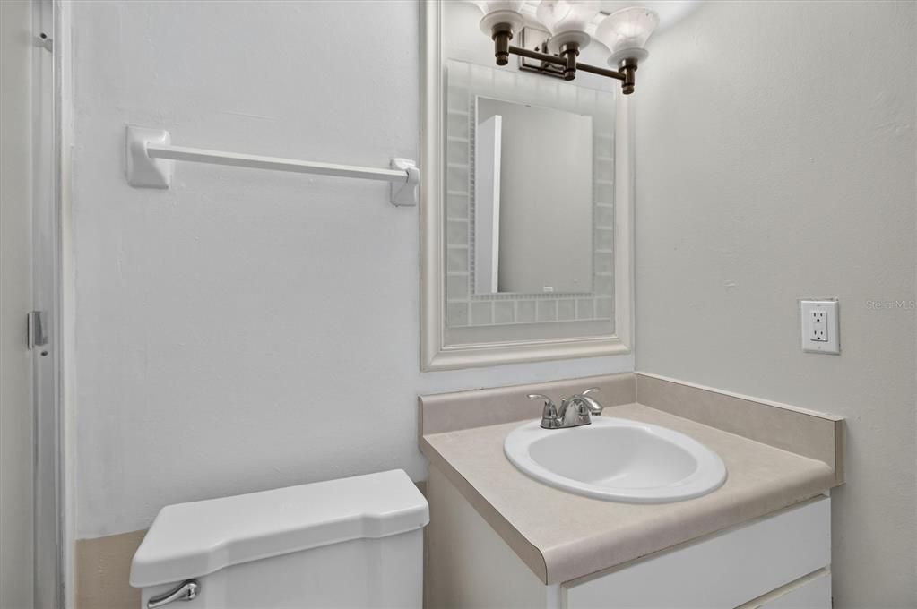 For Sale: $100,000 (1 beds, 1 baths, 680 Square Feet)