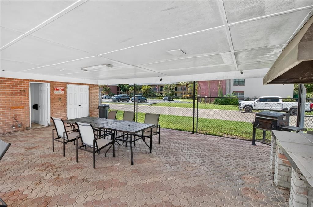 For Sale: $100,000 (1 beds, 1 baths, 680 Square Feet)
