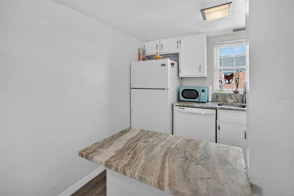 For Sale: $100,000 (1 beds, 1 baths, 680 Square Feet)