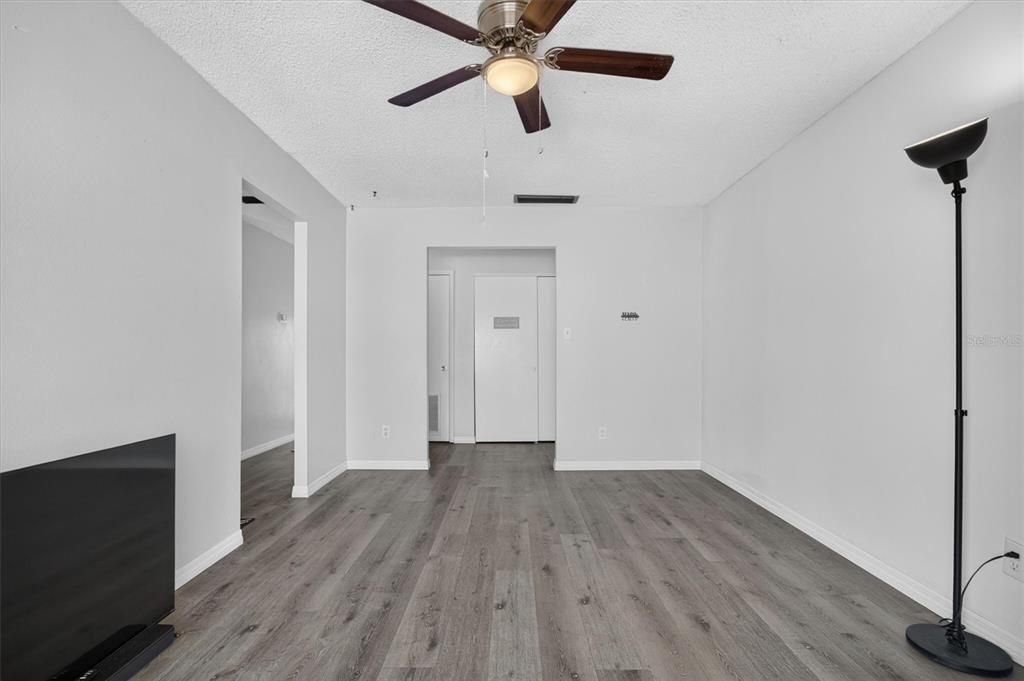 For Sale: $100,000 (1 beds, 1 baths, 680 Square Feet)