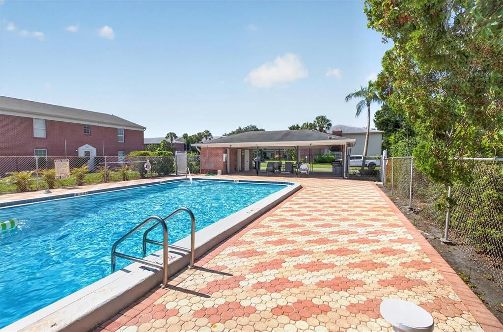 For Sale: $100,000 (1 beds, 1 baths, 680 Square Feet)