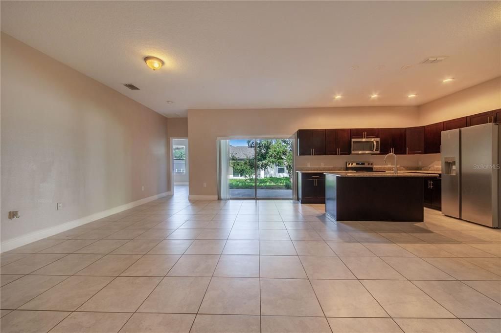 For Sale: $275,000 (4 beds, 2 baths, 1615 Square Feet)