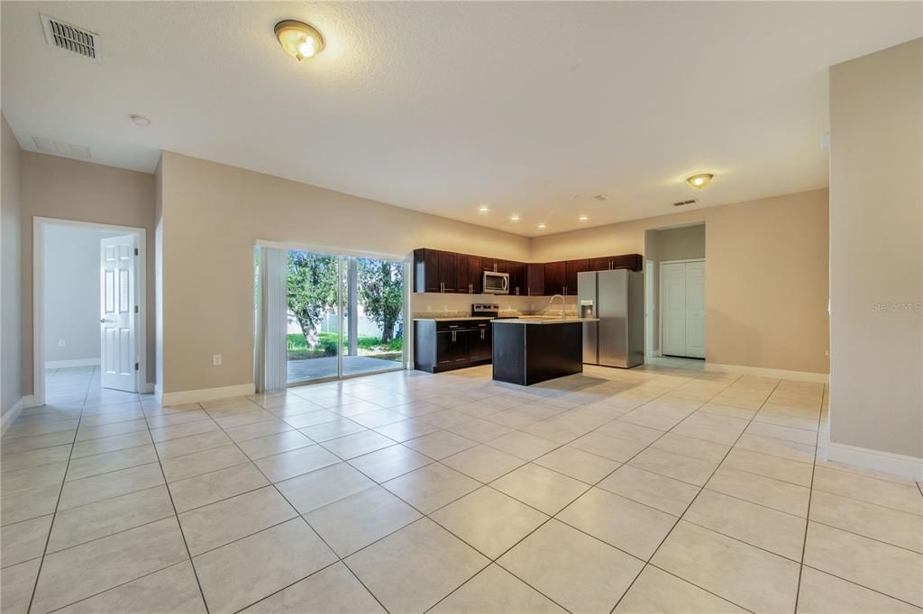 For Sale: $275,000 (4 beds, 2 baths, 1615 Square Feet)