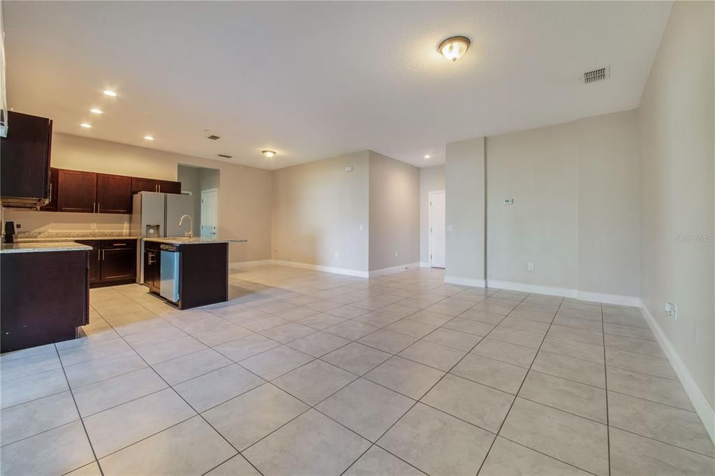 For Sale: $275,000 (4 beds, 2 baths, 1615 Square Feet)
