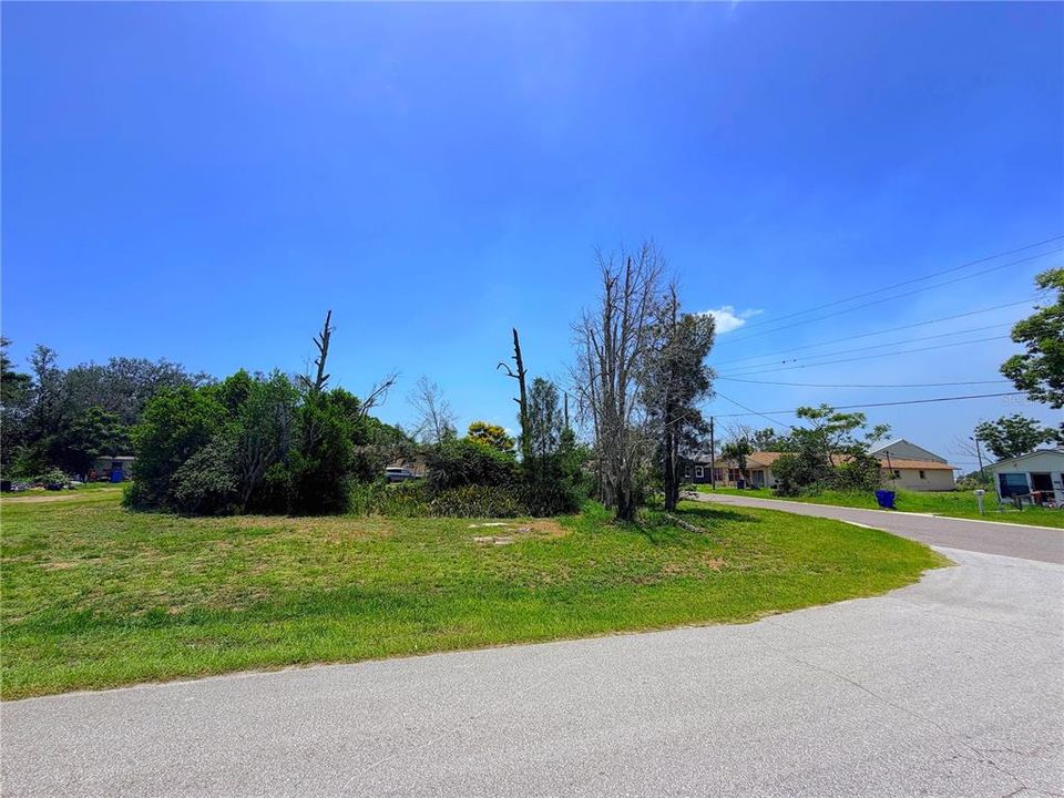 На продажу: $11,500 (0.12 acres)
