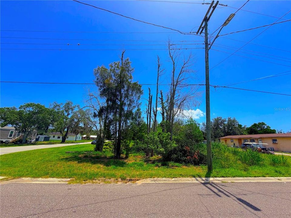 На продажу: $11,500 (0.12 acres)