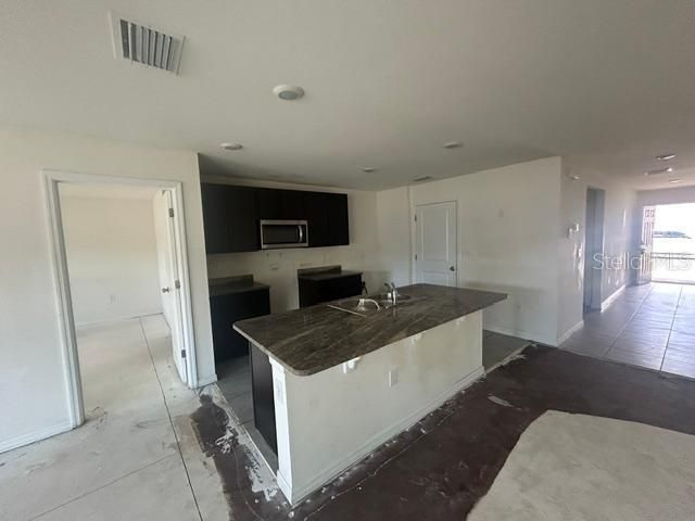 En Venta: $245,000 (3 camas, 2 baños, 1615 Pies cuadrados)