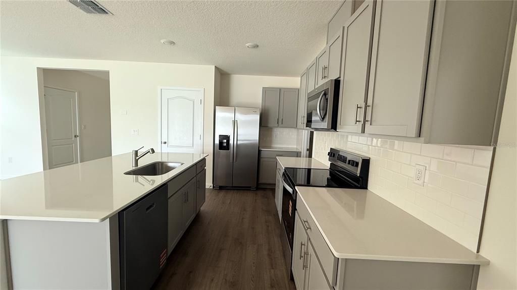 В аренду: $2,900 (5 спален, 3 ванн, 2447 Квадратных фут)
