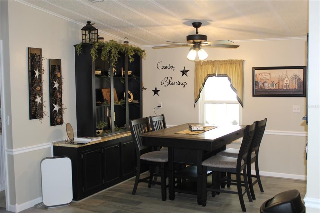 For Sale: $149,000 (2 beds, 2 baths, 1144 Square Feet)