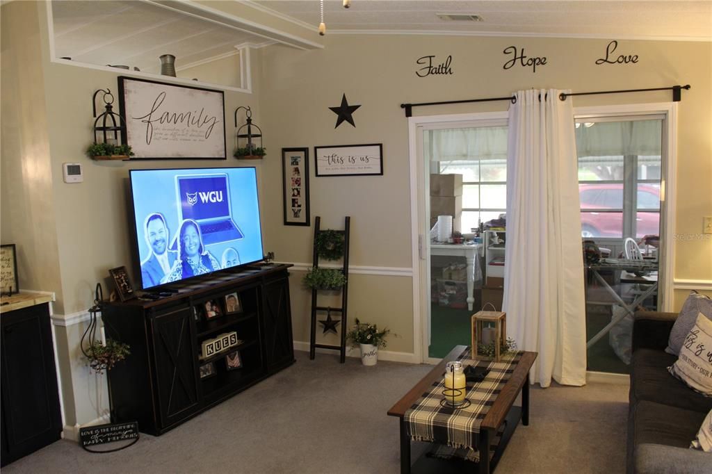 For Sale: $149,000 (2 beds, 2 baths, 1144 Square Feet)