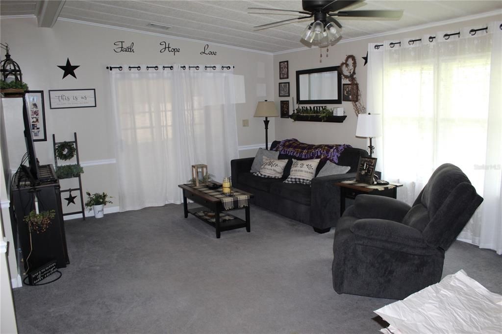 For Sale: $149,000 (2 beds, 2 baths, 1144 Square Feet)