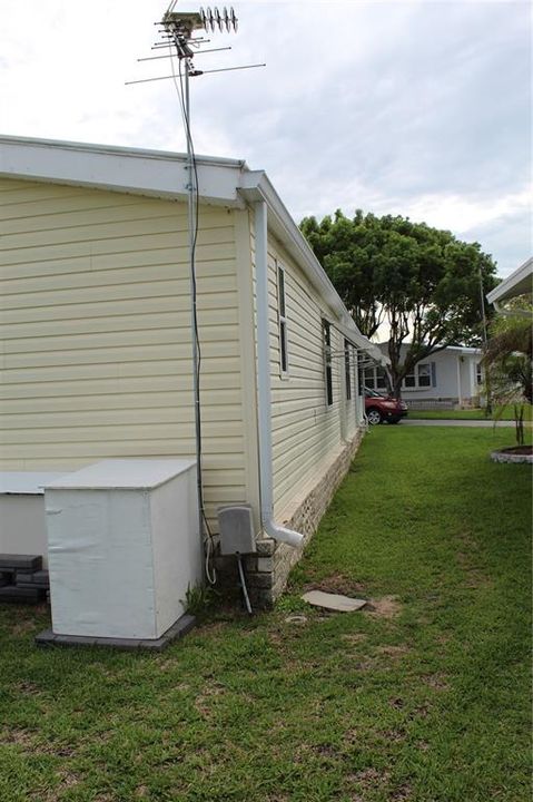 For Sale: $149,000 (2 beds, 2 baths, 1144 Square Feet)