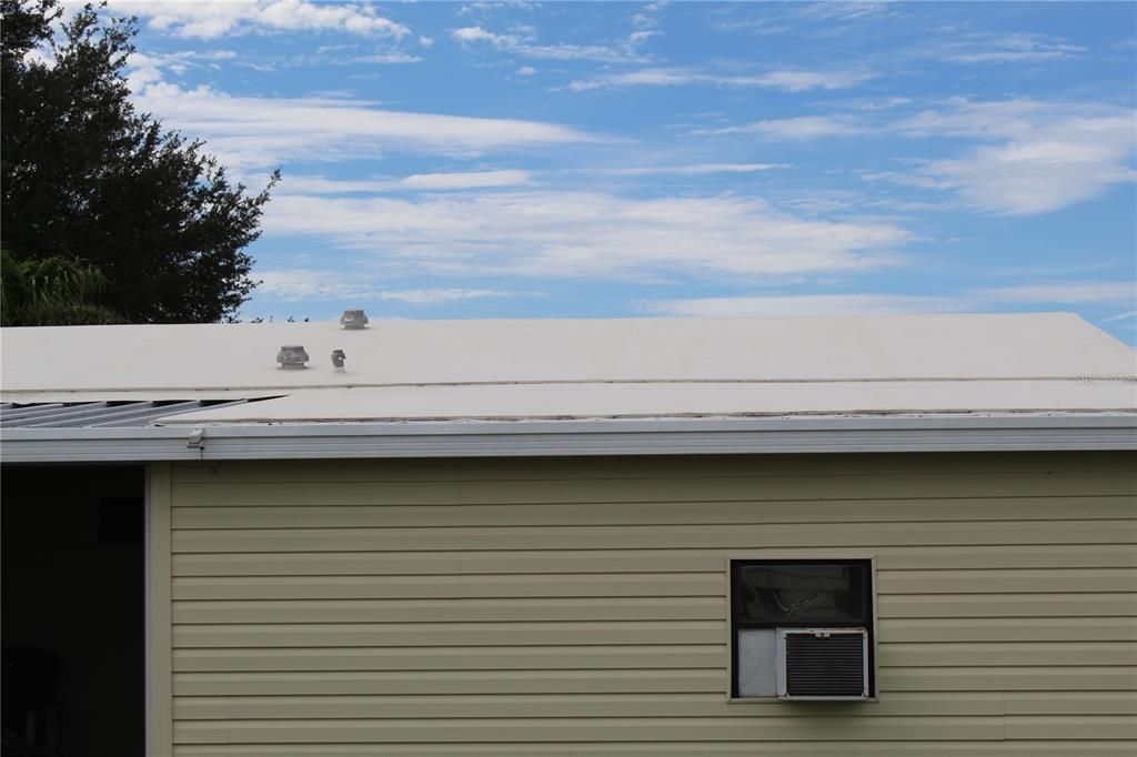 For Sale: $149,000 (2 beds, 2 baths, 1144 Square Feet)
