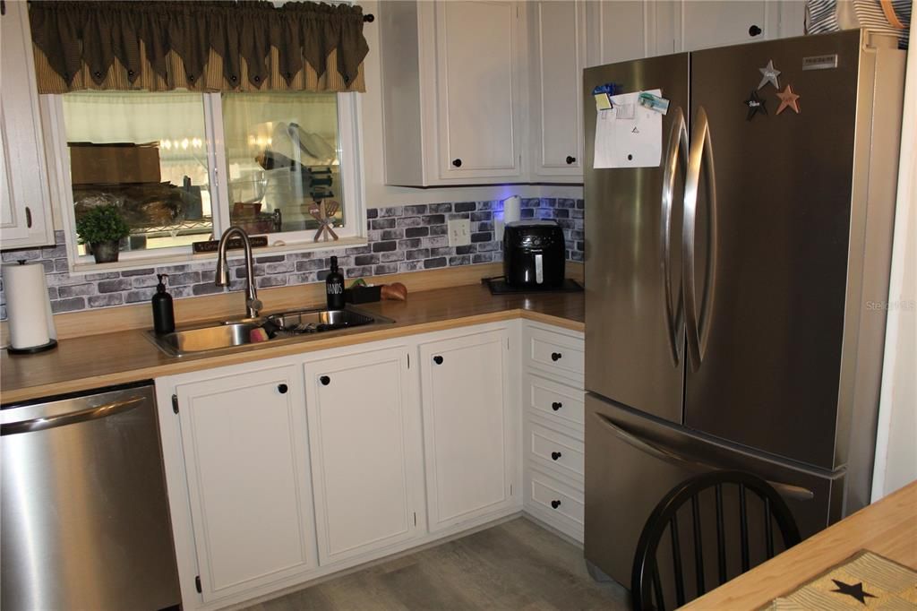 For Sale: $149,000 (2 beds, 2 baths, 1144 Square Feet)