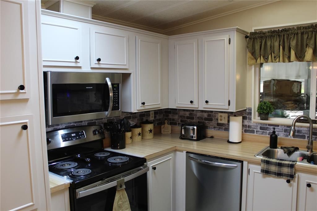 For Sale: $149,000 (2 beds, 2 baths, 1144 Square Feet)