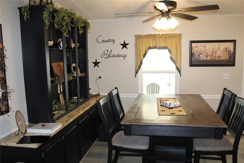 For Sale: $149,000 (2 beds, 2 baths, 1144 Square Feet)