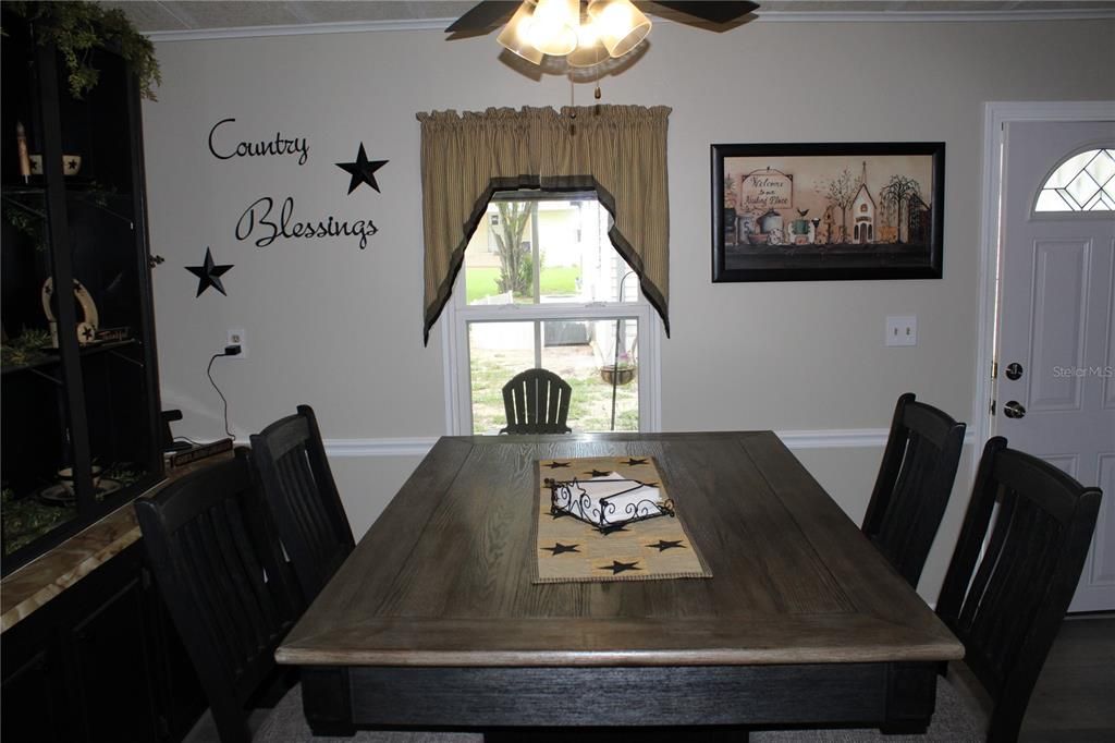 For Sale: $149,000 (2 beds, 2 baths, 1144 Square Feet)