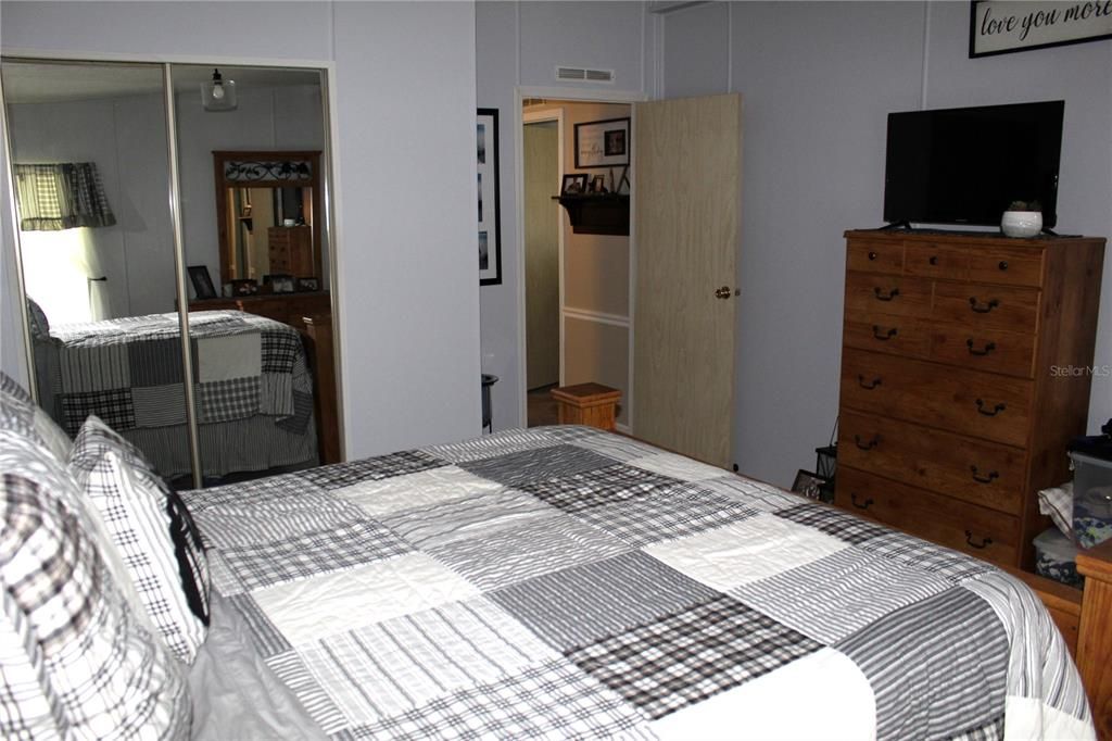 For Sale: $149,000 (2 beds, 2 baths, 1144 Square Feet)