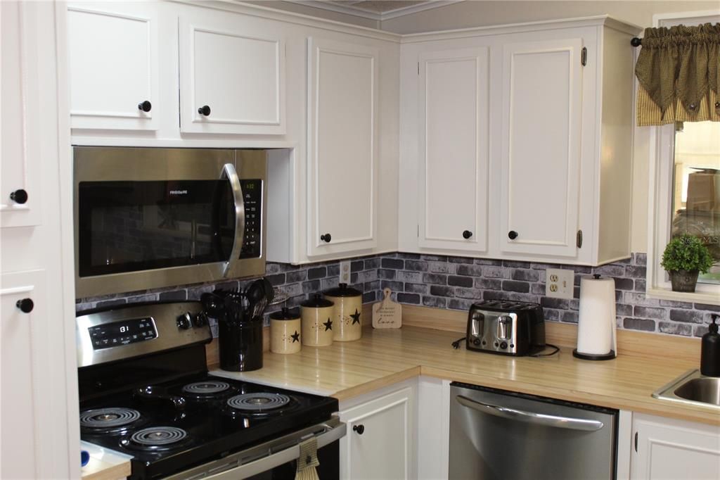 For Sale: $149,000 (2 beds, 2 baths, 1144 Square Feet)