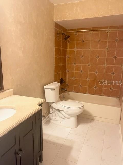 Под контрактом: $2,600 (4 спален, 2 ванн, 2040 Квадратных фут)
