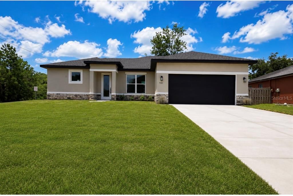 For Sale: $310,000 (4 beds, 2 baths, 1736 Square Feet)